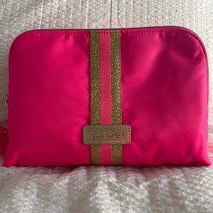 Lilly Pulitzer- Thompson Travel Pouch Color Pink